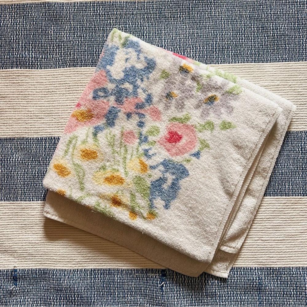 Vintage Sears MCM white‎ floral bath towel boho